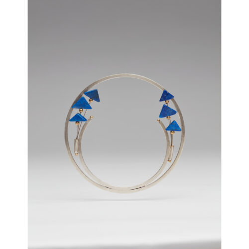 Dorothy Erickson: Larkspurs for Kate – Hesperia Collection, 2023. Dorothy Erickson ~ Hesperia: Più di Cinquante – Celebrating 50+ years of making jewellery. 03 - 25 February 2024. Artsite Contemporary Sydney Australia.