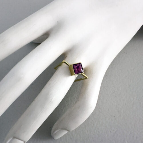 Dorothy Erickson: Angel’s Dream – Hesperia Collection, 2022 Ring: 18ct gold, facetted rhodolite. (Approx.: 26x22x12mm). Artsite Contemporary Sydney Australia.